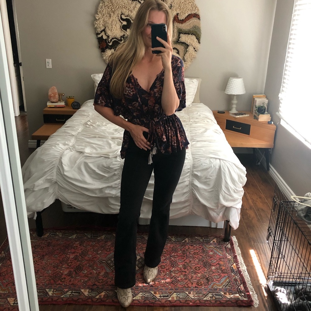 Free People floral top with a tie waist. Size small.
